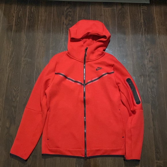 Nike Tech Fleece Red - Picture 1 of 2